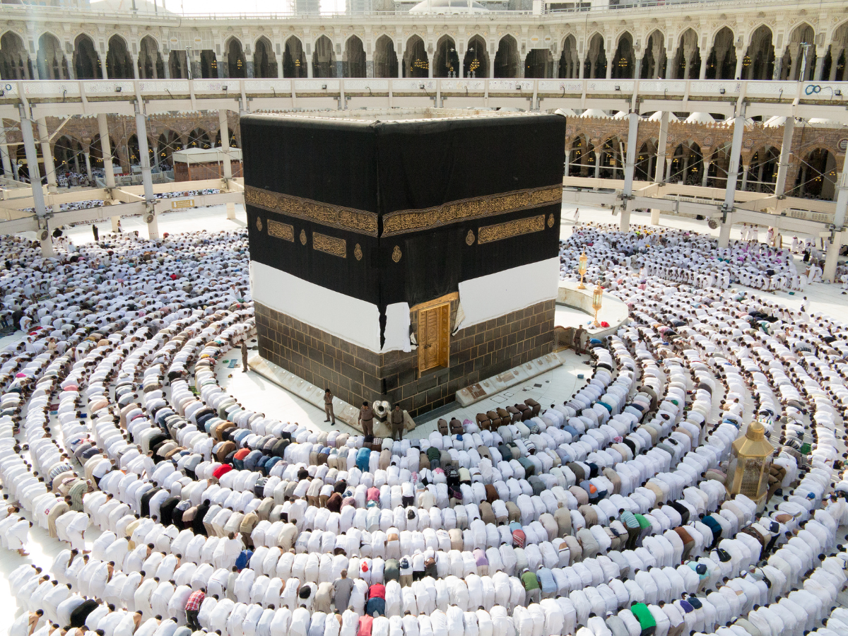 Worhsippers prostrate in the direction of the Holy Kabah in Makkah